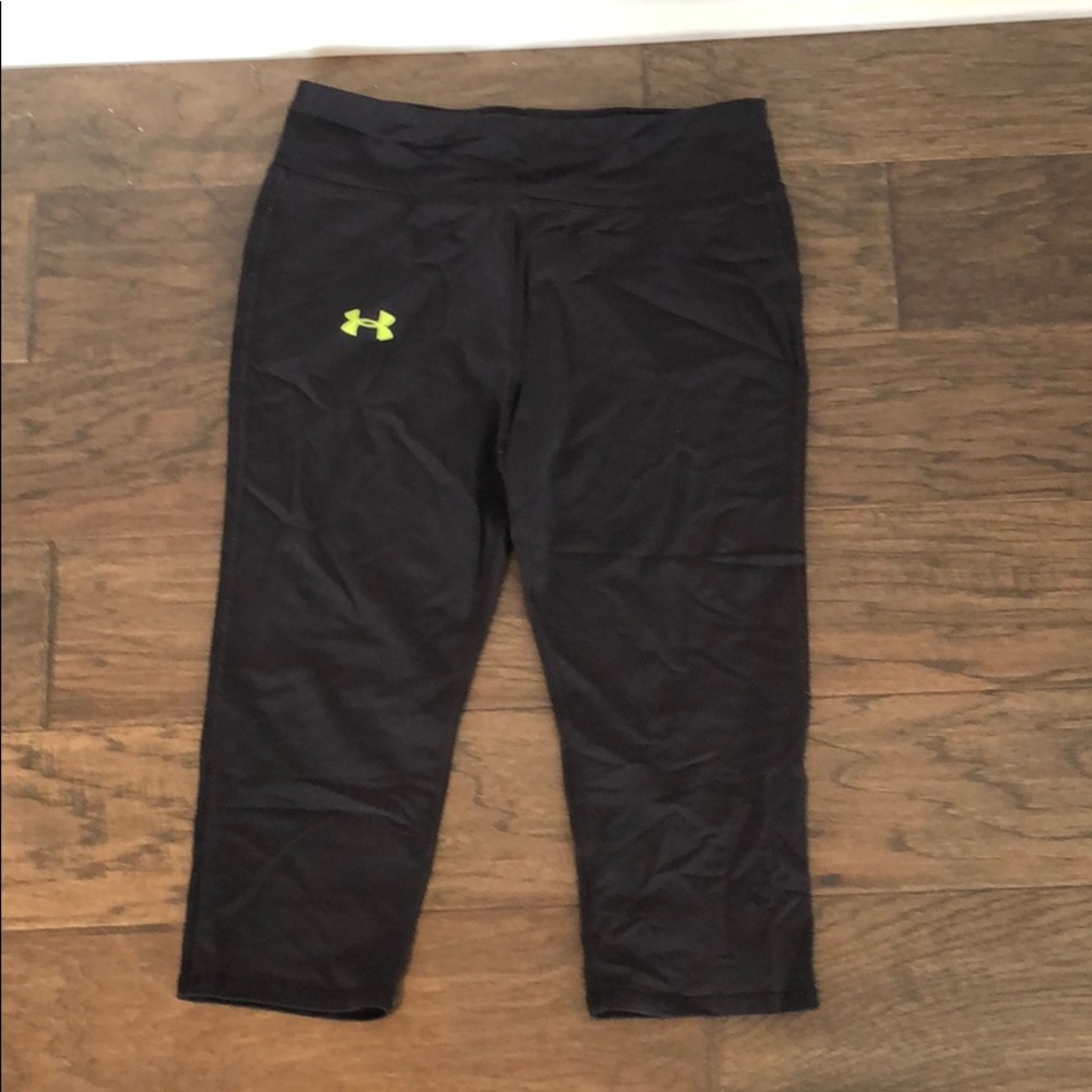 Under armour black Capri leggings with neon accent